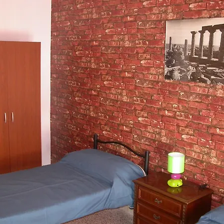 A Due Passi Dal Centro בית אירוח טראפאני